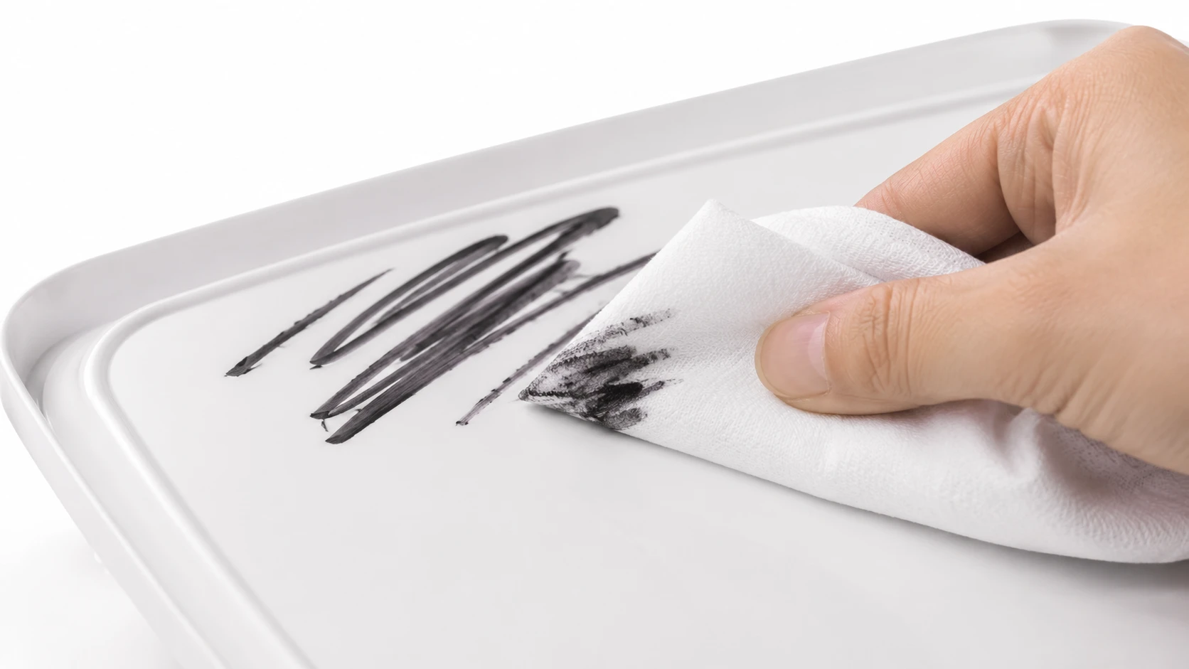 Usuń permanentny marker z plastiku metodą alkoholu izopropylowego